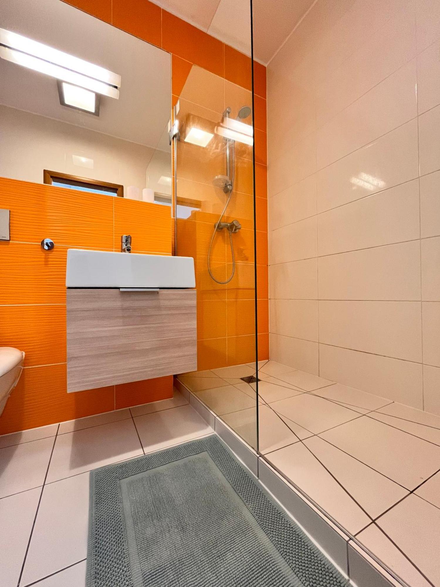 Mercury Two-Bedroom Apartment & Parking Świnoujście Buitenkant foto